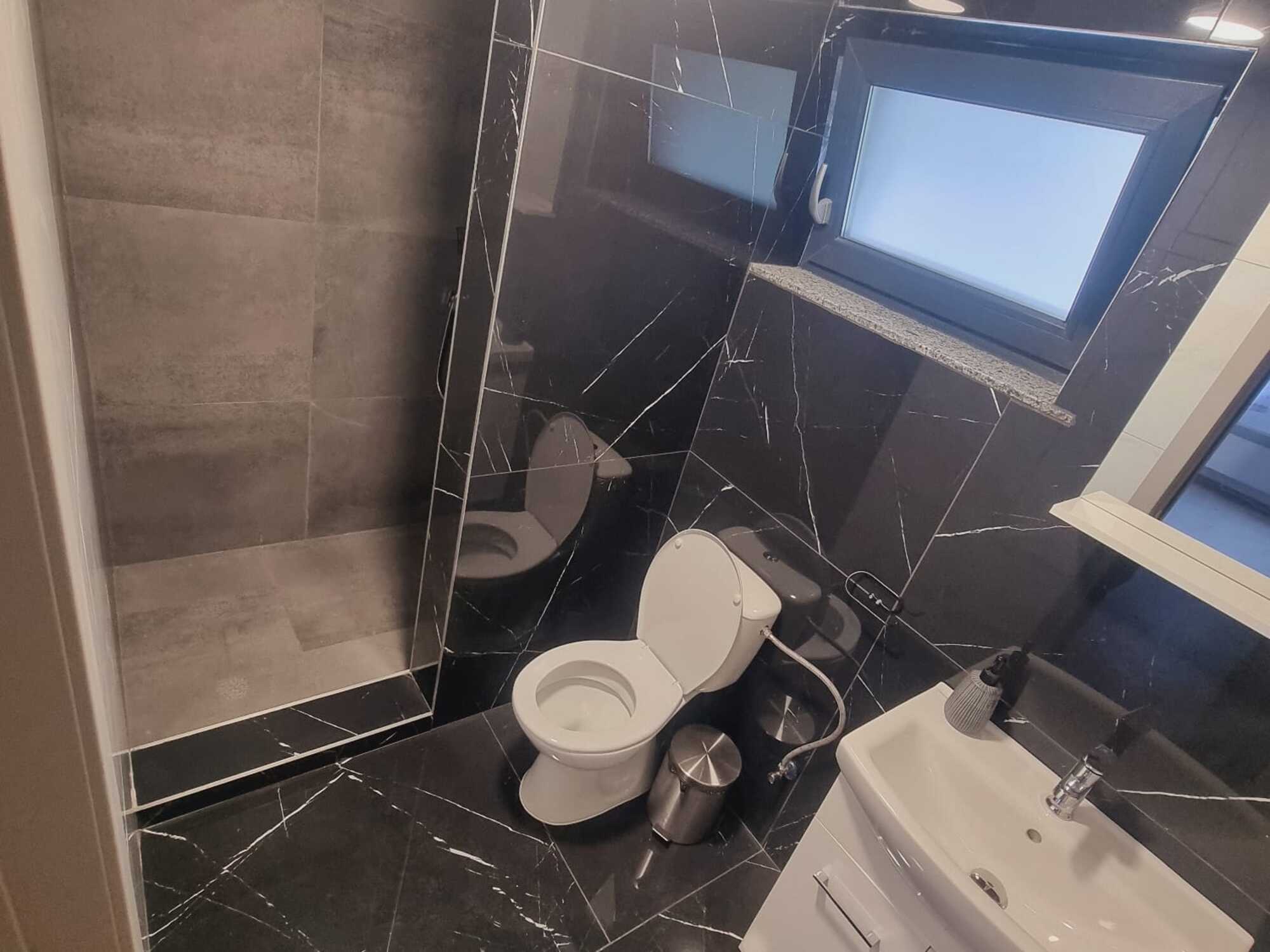 13031baf-a5e9-4730-8b7d-4c26747b5299_cropped