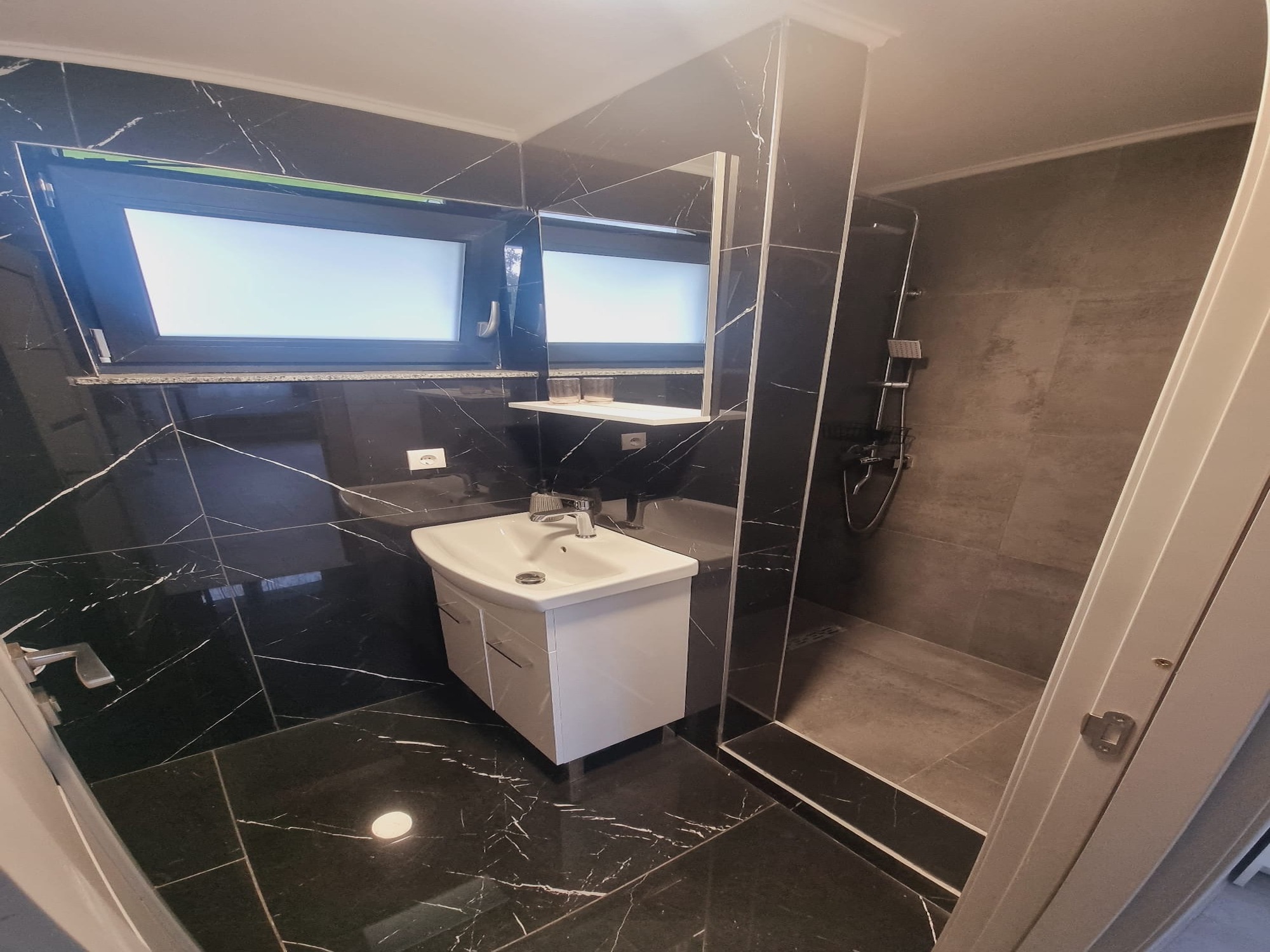 5a61b4e0-00e7-4372-8996-91687074dc29