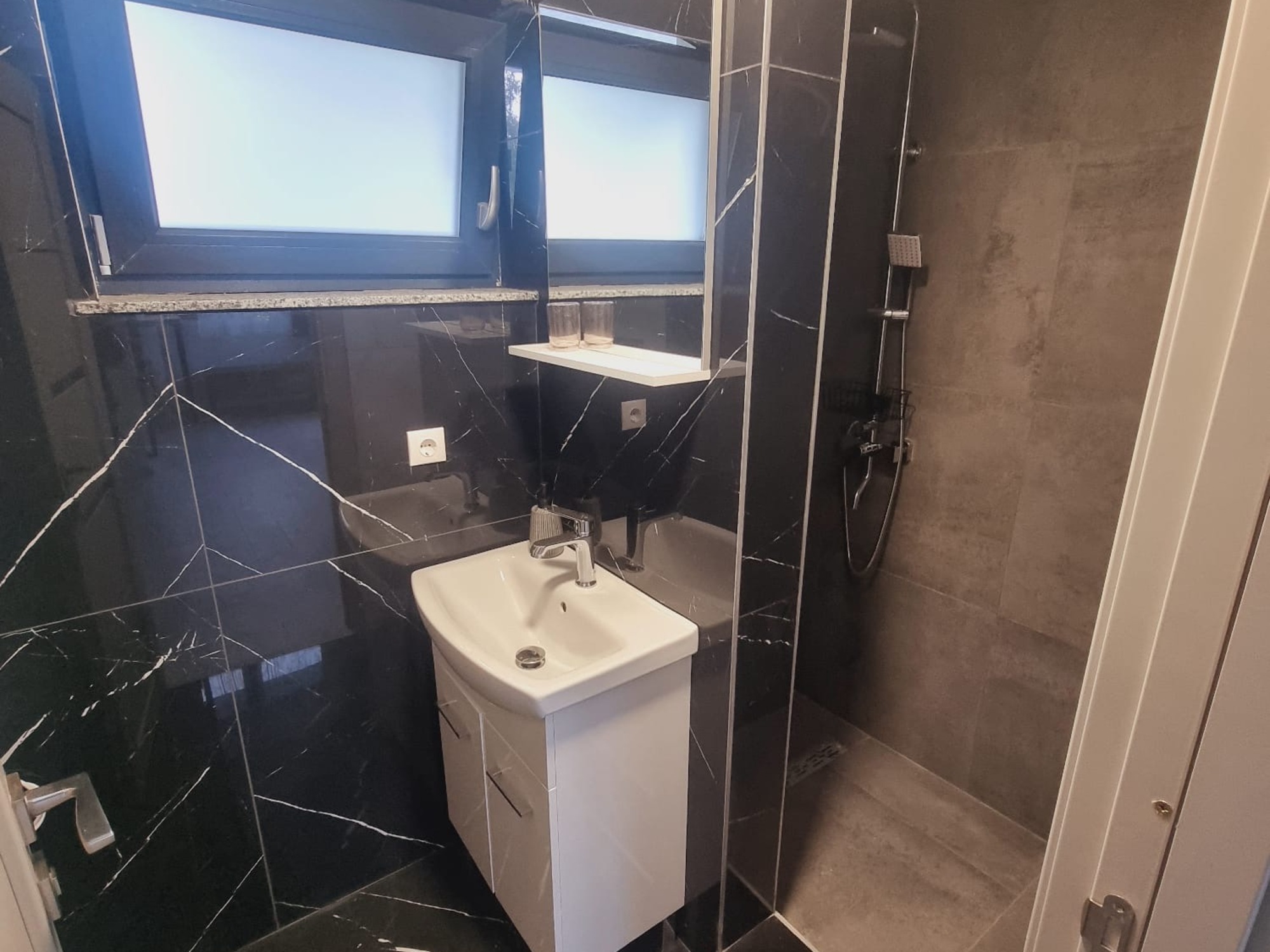 5a61b4e0-00e7-4372-8996-91687074dc29_cropped